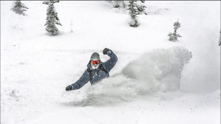 Sean Dillard snowboarding